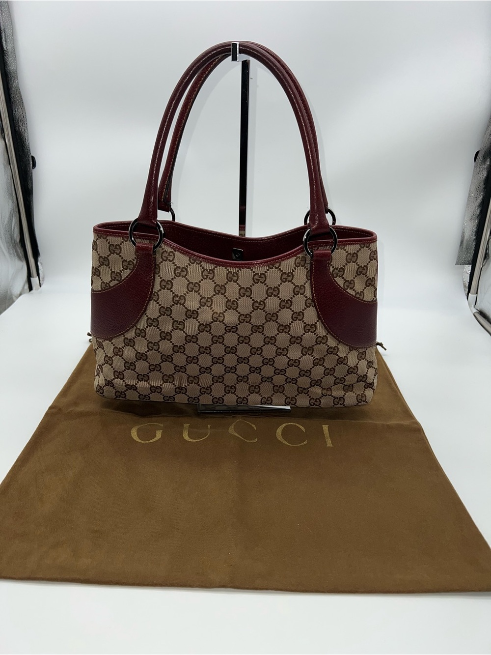 VTG Gucci Beige GG Supreme Canvas Shoulder Bag with Burgundy/Dark Red Accents